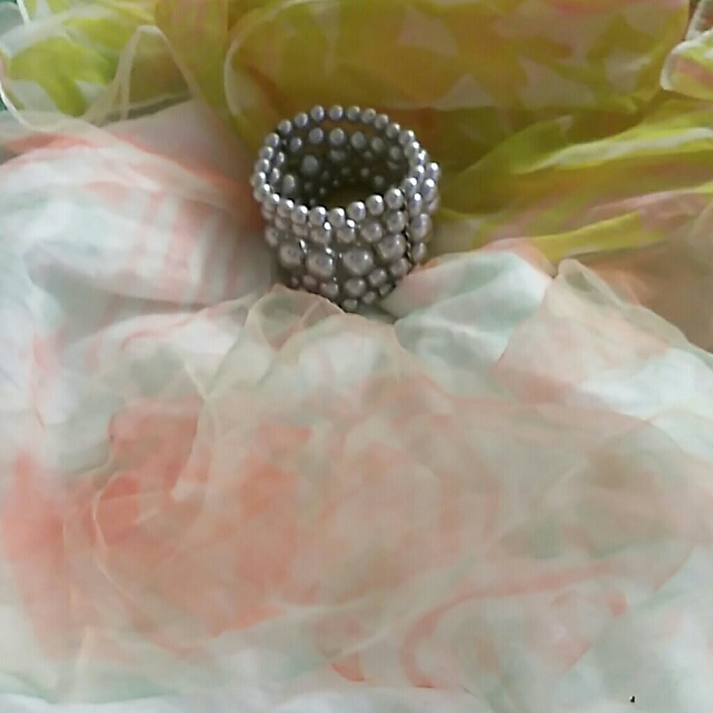 Silver pearl bracelet